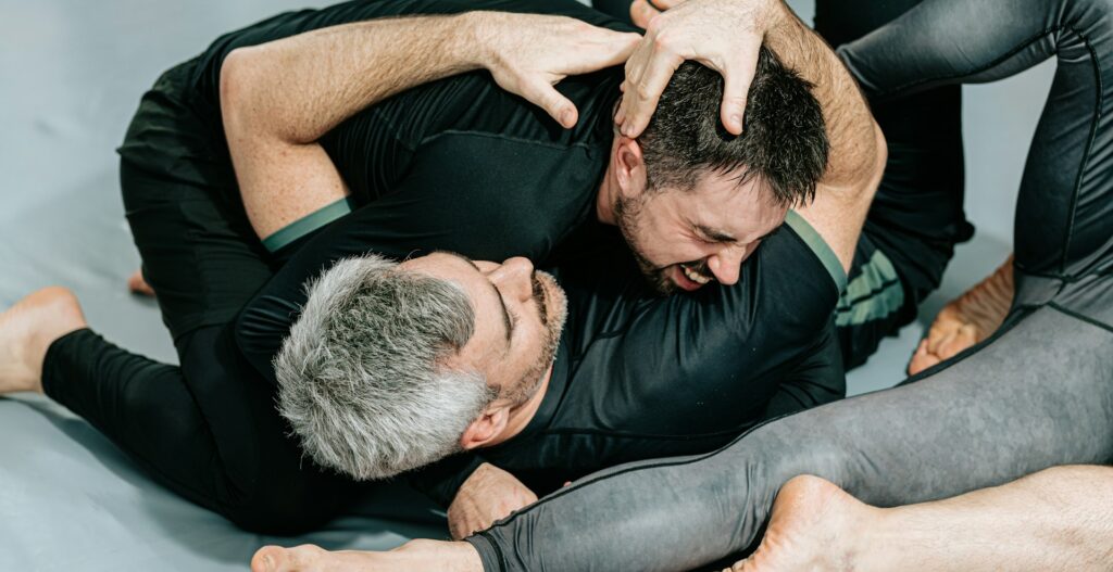 Projections et mises au sol en Krav Maga