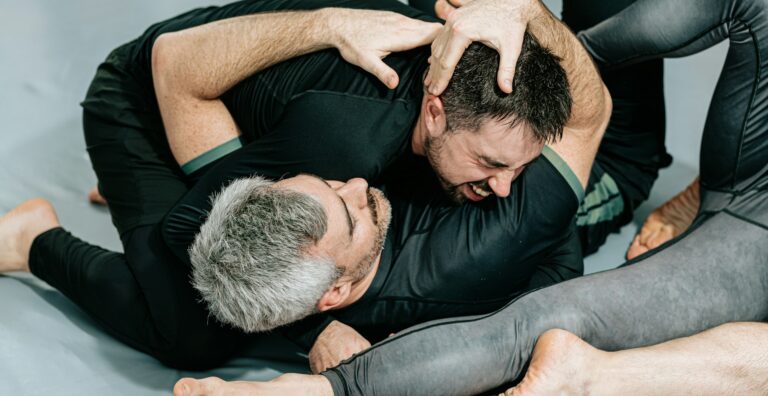 Projections et mises au sol en Krav Maga